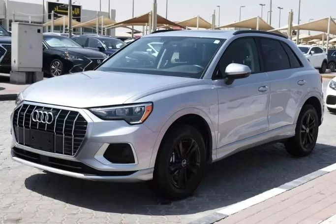 Подержанный Audi Q3 45 TFSI II (F3), 2.0 л, 2021 в Шардже от Alfaris Used Cars Серебристый цвет. Other | AUTO.AE