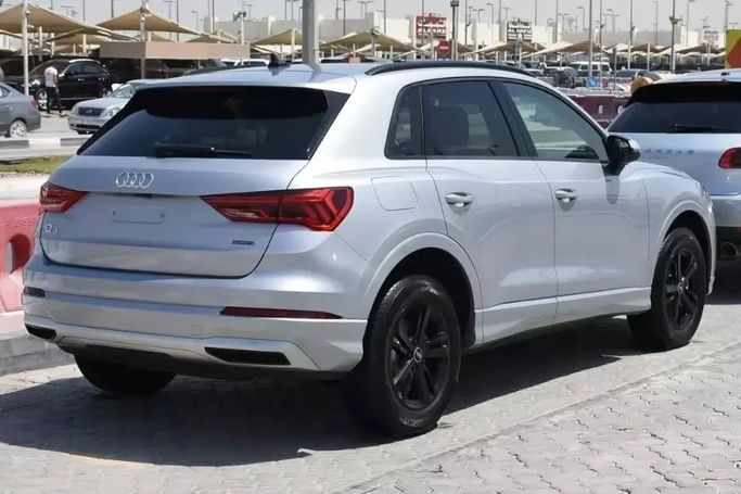 Подержанный Audi Q3 45 TFSI II (F3), 2.0 л, 2021 в Шардже от Alfaris Used Cars Серебристый цвет. Other | AUTO.AE