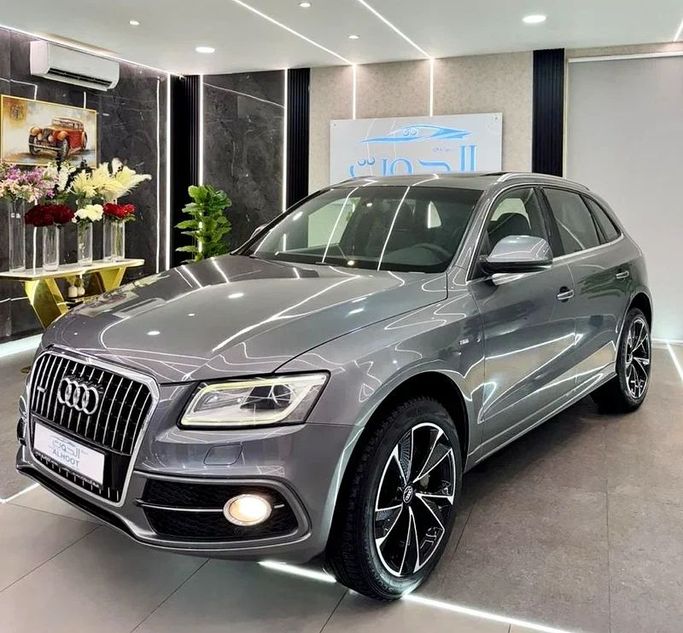 Подержанный Audi Q5 I (8R) Рестайлинг, 3.0 л, 2015 в Шардже от Ayoon Alhoot Motors Серый цвет. GCC | AUTO.AE