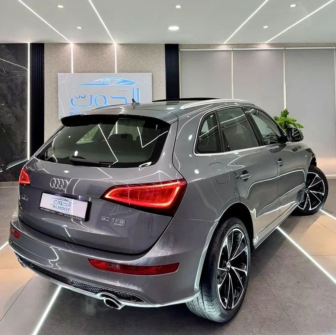 Подержанный Audi Q5 I (8R) Рестайлинг, 3.0 л, 2015 в Шардже от Ayoon Alhoot Motors Серый цвет. GCC | AUTO.AE