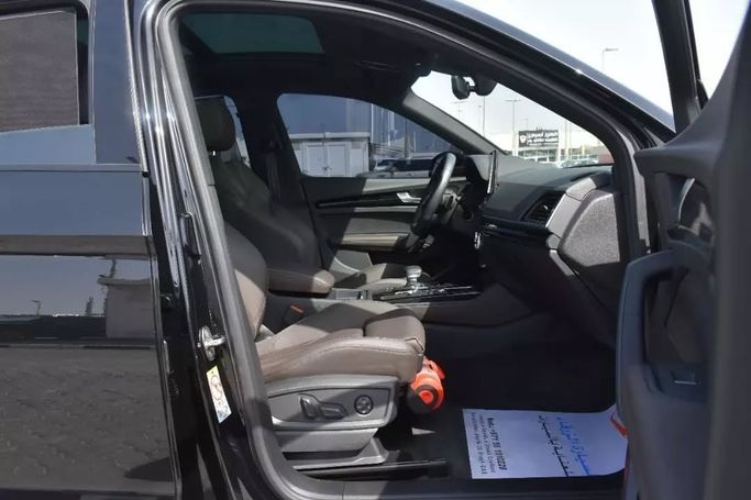 Подержанный Audi Q5 45 TFSI II (FY) Рестайлинг, 2.0 л, 2022 в Шардже от Alfaris Used Cars Черный цвет. GCC | AUTO.AE