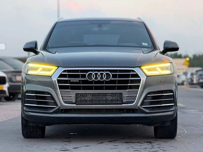 Подержанный Audi Q5 45 TFSI II (FY), 2.0 л, 2018 в Шардже от Alzawraq Alazrak Серый цвет. GCC | AUTO.AE