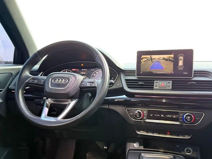 Подержанный Audi Q5 45 TFSI II (FY), 2.0 л, 2018 в Шардже от Alzawraq Alazrak Серый цвет. GCC | AUTO.AE