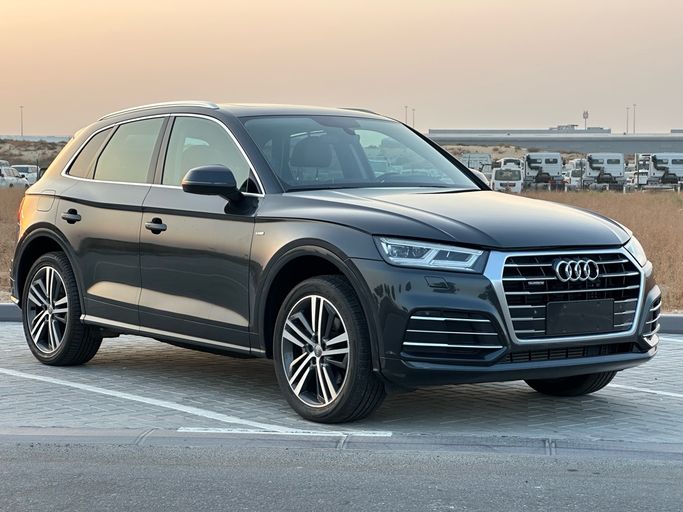 Used ⁦Audi Q5 45 TFSI II (FY), 2.0 l, 2020⁩ in UAE, Sharjah by Al Hashal Used Cars, Grey color. GCC Specs | AUTO.AE | Listing #287684