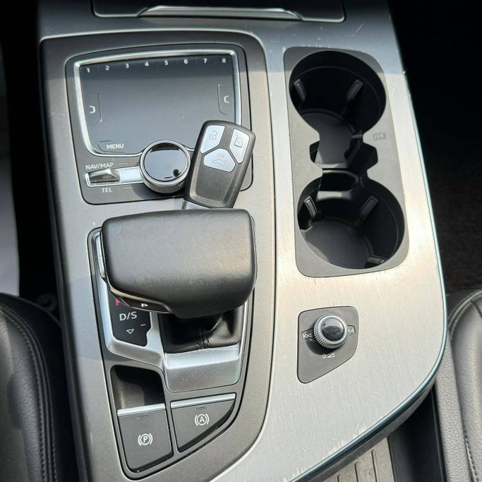 Подержанный Audi Q7 45 TFSI II (4M), 2.0 л, 2019 в Шардже от Alfaris Used Cars Белый цвет. Other | AUTO.AE