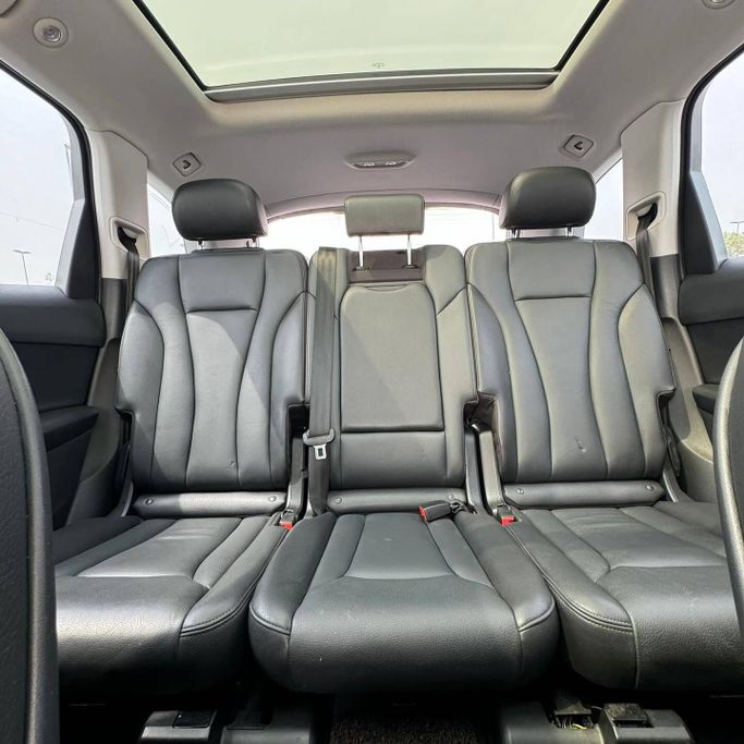 Подержанный Audi Q7 45 TFSI II (4M), 2.0 л, 2019 в Шардже от Alfaris Used Cars Белый цвет. Other | AUTO.AE