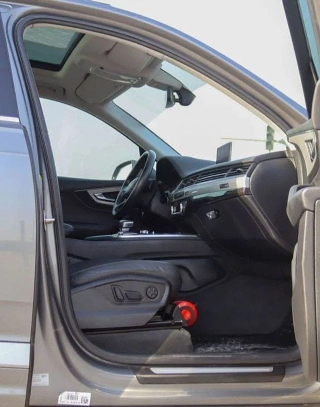 Used Audi Q7 40 TFSI II (4M), 2 l, 2017 in Sharjah by Al Sayed Khamis Used Auto Trading, Grey color. GCC Specs | AUTO.AE