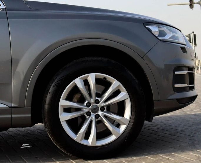 Used Audi Q7 40 TFSI II (4M), 2 l, 2017 in Sharjah by Al Sayed Khamis Used Auto Trading, Grey color. GCC Specs | AUTO.AE