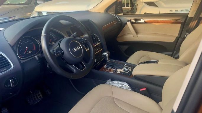 Подержанный Audi Q7 55 TFSI I (4L) Рестайлинг, 3.0 л, 2015 в Шардже от Alsalama Motors Бронзовый цвет. GCC | AUTO.AE