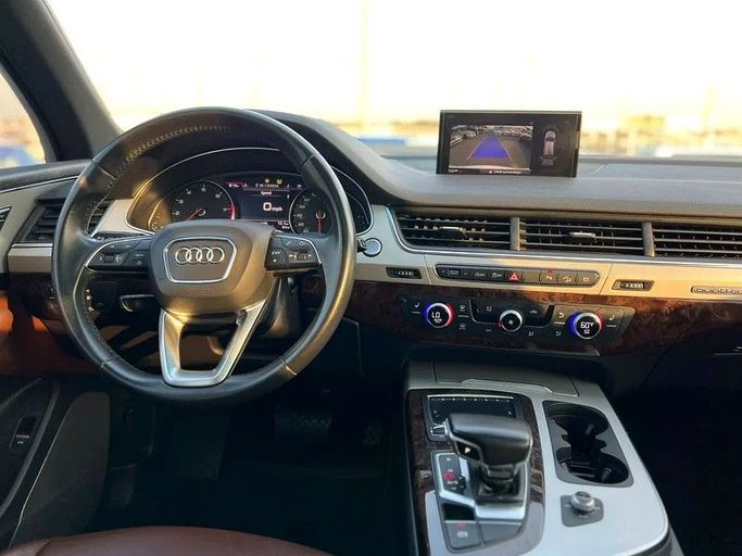 Подержанный Audi Q7 45 TFSI II (4M), 2.0 л, 2019 в Шардже от Alzawraq Alazrak Белый цвет. Американская | AUTO.AE