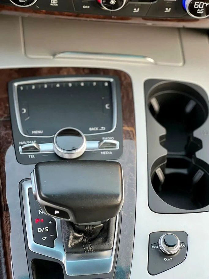 Подержанный Audi Q7 45 TFSI II (4M), 2.0 л, 2019 в Шардже от Alzawraq Alazrak Белый цвет. Американская | AUTO.AE