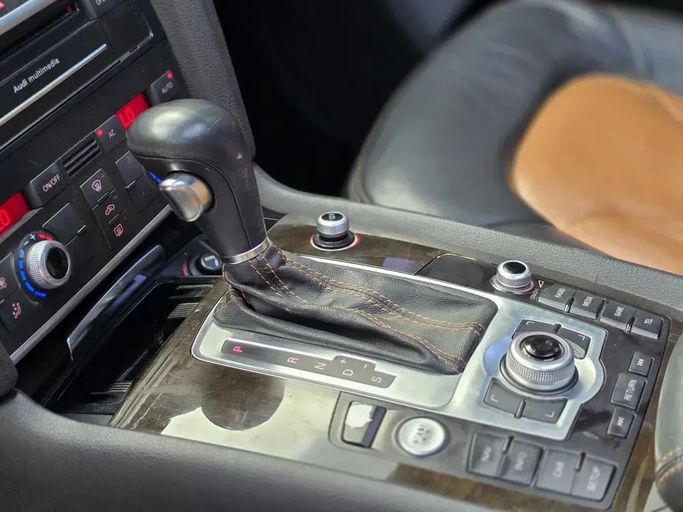 Подержанный Audi Q7 50 TFSI I (4L) Рестайлинг, 3.6 л, 2010 в Шардже от Al Sayed Ezzat Khamis Черный цвет. GCC | AUTO.AE