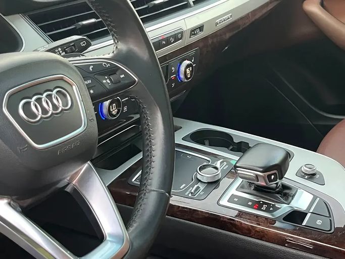 Подержанный Audi Q7 45 TFSI II (4M) Рестайлинг, 2.0 л, 2019 в ОАЭ, Шарджа от Rebou Alfakhama Белый цвет. Американская | AUTO.AE | Объявление #295789 — фото 15 из 19