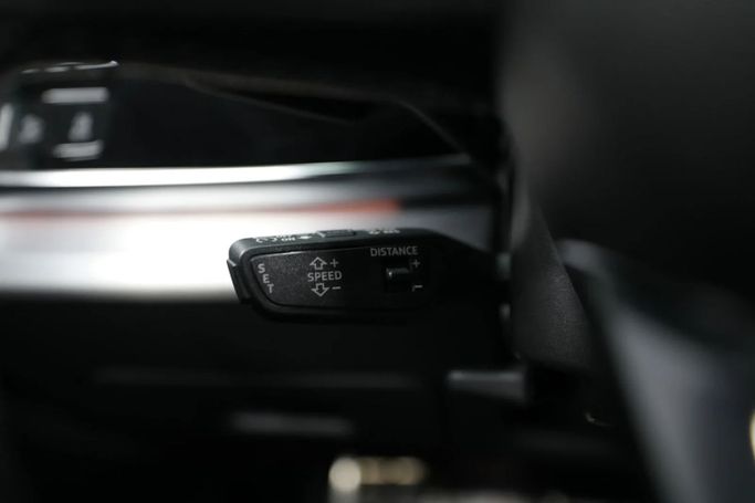 Подержанный Audi Q8 55 TFSI I (4M) Рестайлинг, 3.0 л, 2023 в Шардже от Al Qassem Cars Trading Серый цвет. Корейская | AUTO.AE