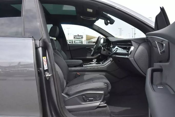 Новый Audi Q8 45 TFSI I (4M), 2.0 л, 2023 в Шардже от Alfaris Used Cars Серый цвет. Other | AUTO.AE