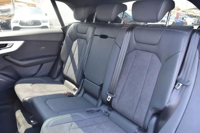 New Audi Q8 55 TFSI I (4M), 3.0 l, 2023 in Sharjah by Alfaris Used Cars, Grey color. Other | AUTO.AE