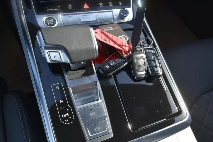 Новый Audi Q8 45 TFSI I (4M), 2.0 л, 2023 в Шардже от Alfaris Used Cars Белый цвет. Other | AUTO.AE