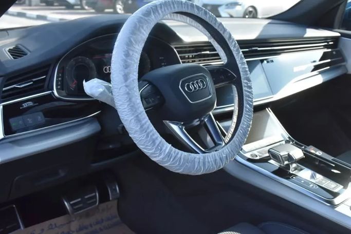 Подержанный Audi Q8 55 TFSI I (4M), 3.0 л, 2022 в Шардже от Alfaris Used Cars Синий цвет. Other | AUTO.AE