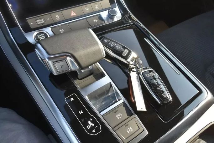 Новый Audi Q8 55 TFSI I (4M), 3.0 л, 2022 в Шардже от Alfaris Used Cars Белый цвет. Other | AUTO.AE