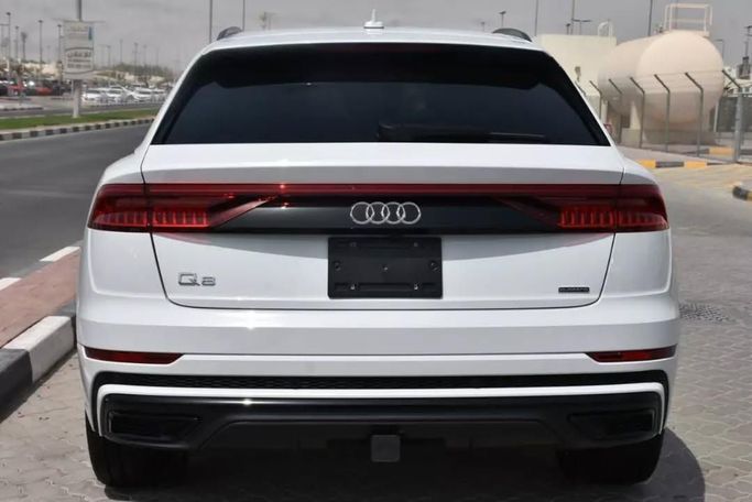 Подержанный Audi Q8 45 TFSI I (4M), 2.0 л, 2020 в Шардже от Alfaris Used Cars Белый цвет. Other | AUTO.AE