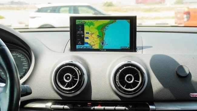 Подержанный Audi S3 III (8V), 2.0 л, 2016 в Шардже от Alnujoom Al Malakiah Used Cars Белый цвет. GCC | AUTO.AE