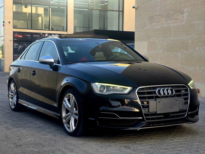 مستعملة Audi S3 فيس ليفت III (8 فولت), 2.0 l, 2016 في في الشارقة من Bashar Karoomi Kunani، اللون أسود. مواصفات الخليج | AUTO.AE | إعلان #250795