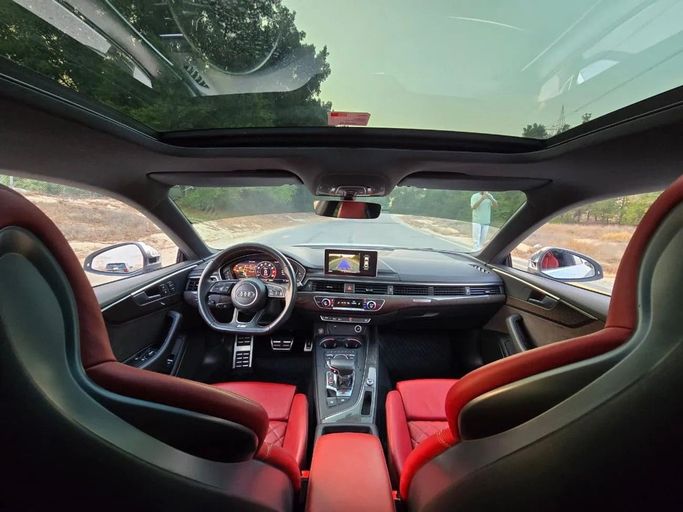 Подержанный Audi S5 II (F5), 3.0 л, 2018 в Шардже от Al Jana Used Cars Белый цвет. GCC | AUTO.AE