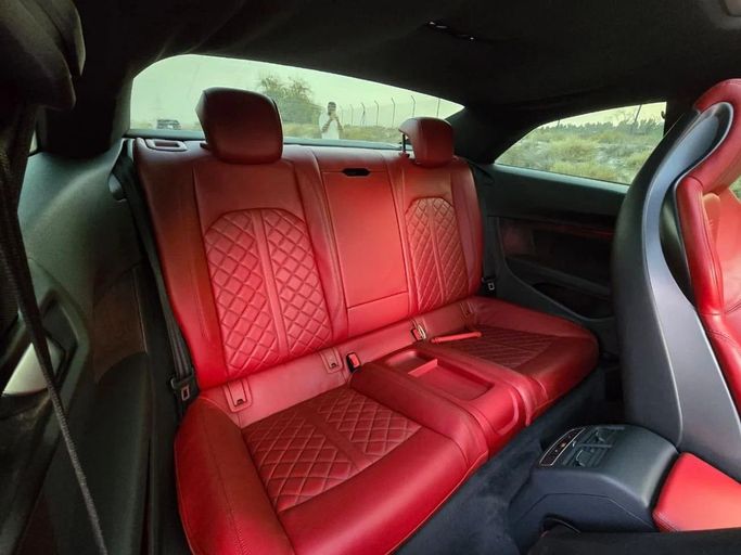 Подержанный Audi S5 II (F5), 3.0 л, 2018 в Шардже от Al Jana Used Cars Белый цвет. GCC | AUTO.AE