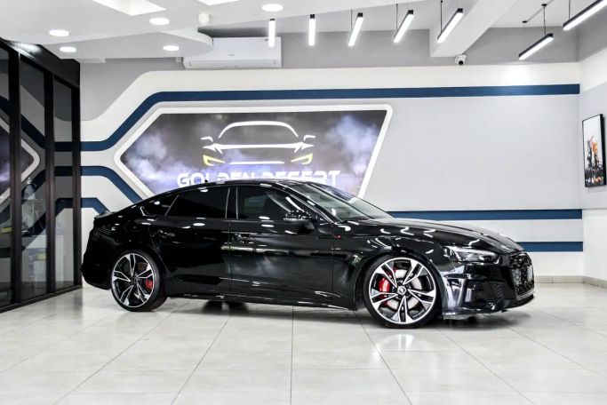 مستعملة Audi S5 III (B10), 3.0 l, 2025 في في الشارقة من Golden Desert Used Car، اللون أسود.  | AUTO.AE | إعلان #263066
