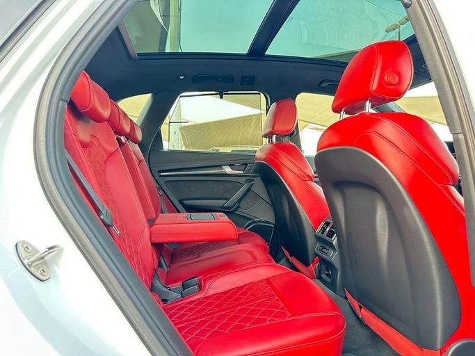 Подержанный Audi SQ5 II (FY), 3.0 л, 2018 в Шардже от Al Hashal Used Cars Белый цвет. GCC | AUTO.AE