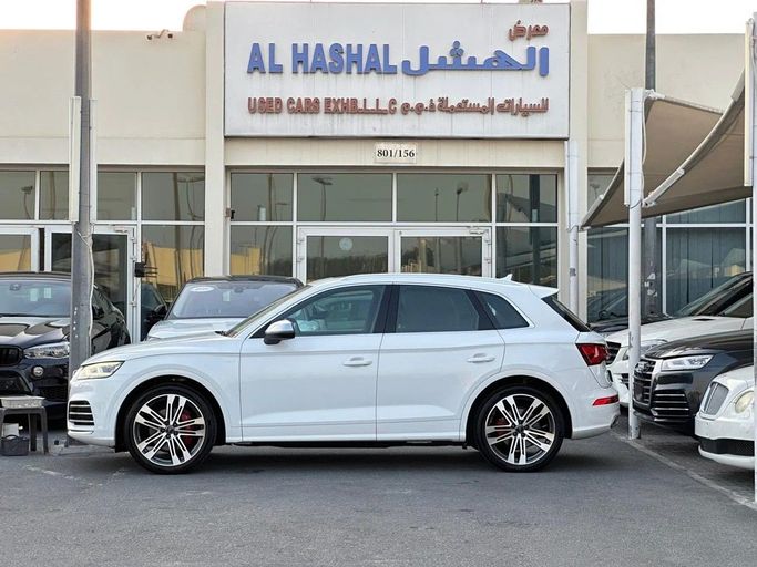 Подержанный Audi SQ5 II (FY), 3.0 л, 2018 в Шардже от Al Hashal Used Cars Белый цвет. GCC | AUTO.AE