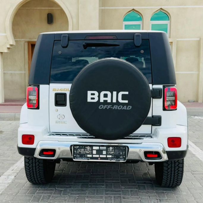 Подержанный BAIC BJ40 I Рестайлинг, 2.3 л, 2021 в Шардже от Sarmad Cars Белый цвет. GCC | AUTO.AE