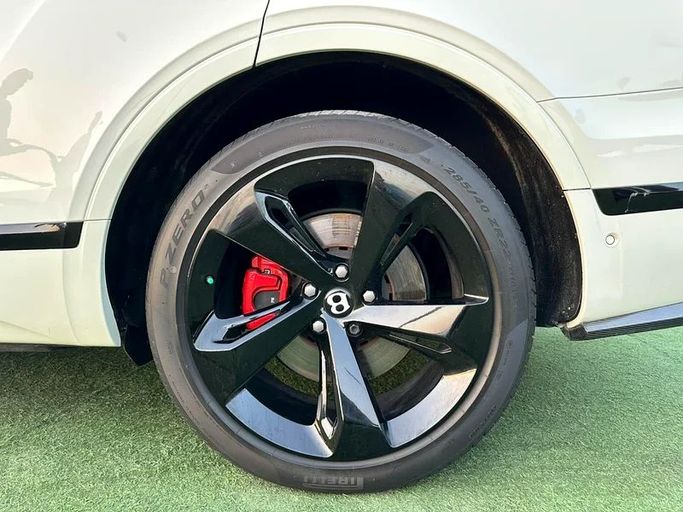 Used Bentley Bentayga Speed I, 6.0 l, 2017 in Sharjah by Ahmad alkhodari Motors, White color. GCC Specs | AUTO.AE