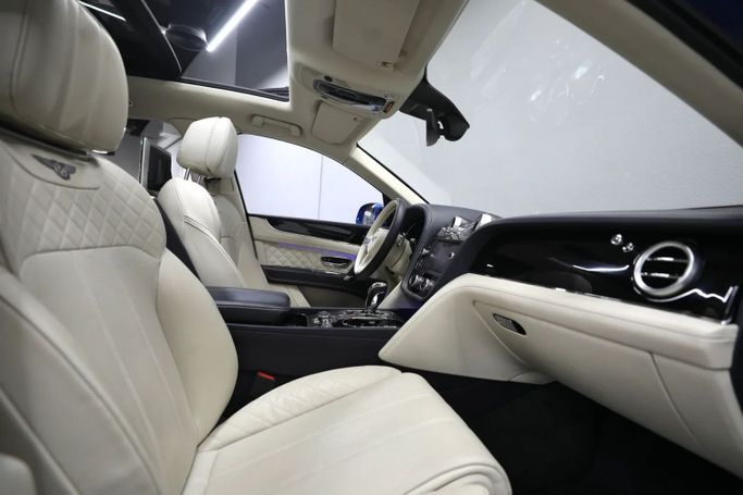 Used Bentley Bentayga I, 6.0 l, 2018 in Sharjah by Al Qassem Cars Trading, Blue color. GCC Specs | AUTO.AE