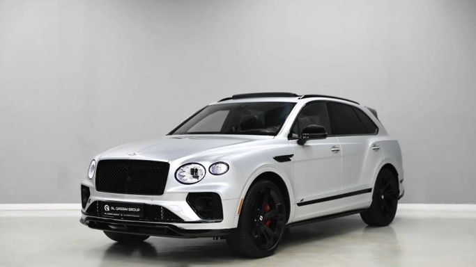 Подержанный Bentley Bentayga I Рестайлинг, 4.0 л, 2022 в Шардже от Al Qassem Cars Trading Белый цвет. Корейская | AUTO.AE