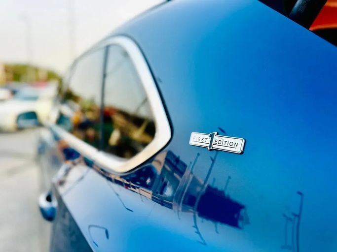 Подержанный Bentley Bentayga I Рестайлинг, 4.0 л, 2022 в Шардже от Kandy Cars Синий цвет. GCC | AUTO.AE