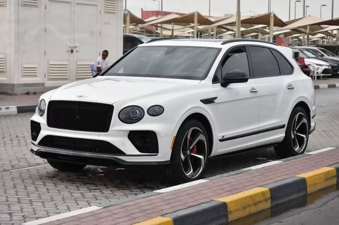 Used Bentley Bentayga I Facelift, 4.0 l, 2022 in Sharjah by Alfaris Used Cars, White color. Other | AUTO.AE