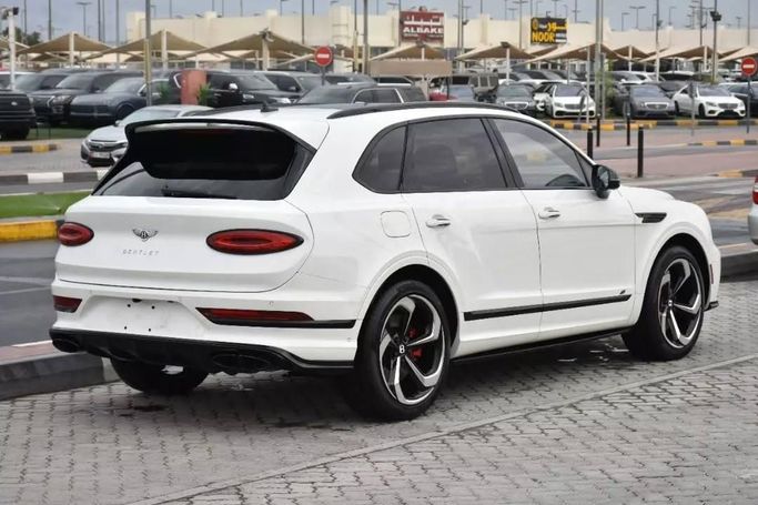 Used Bentley Bentayga I Facelift, 4.0 l, 2022 in Sharjah by Alfaris Used Cars, White color. Other | AUTO.AE