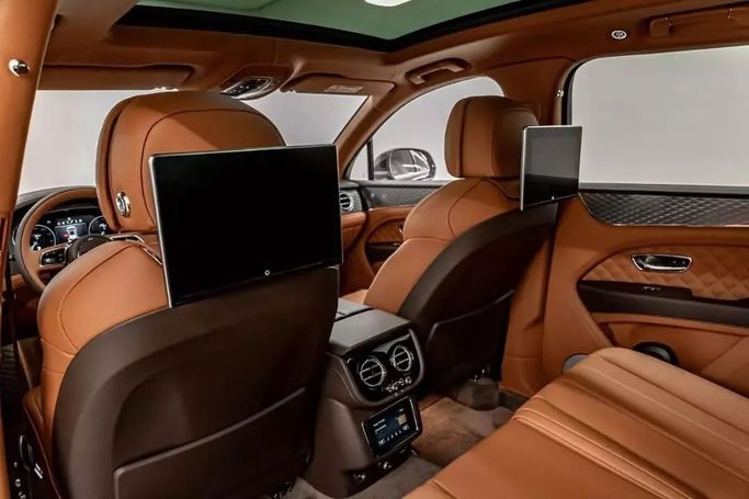 New Bentley Bentayga I Facelift, 4.0 l, 2022 in Sharjah by Alfaris Used Cars, Grey color. Other | AUTO.AE