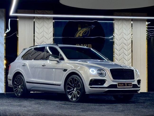 Used ⁦Bentley Bentayga I, 4.0 l, 2018⁩ in UAE, Sharjah by DARB MOTORS, Silver color. GCC Specs | AUTO.AE | Listing #288014