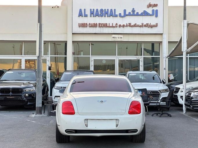 Подержанный Bentley Continental Flying Spur, 6.0 л, 2006 в Шардже от Al Hashal Used Cars Белый цвет. GCC | AUTO.AE