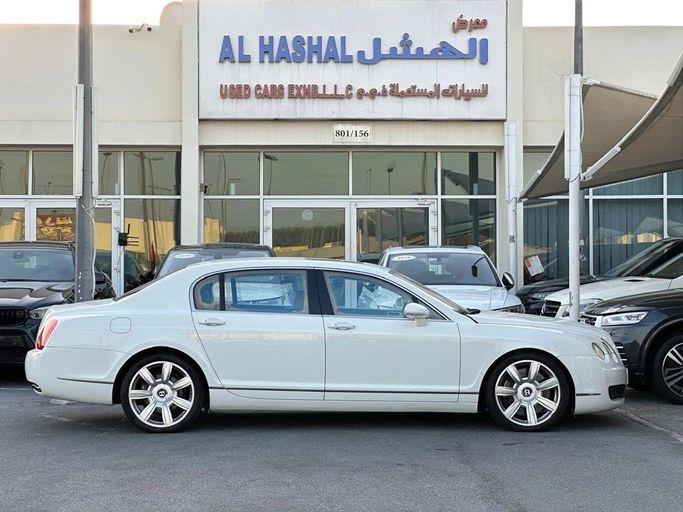Подержанный Bentley Continental Flying Spur, 6.0 л, 2006 в Шардже от Al Hashal Used Cars Белый цвет. GCC | AUTO.AE