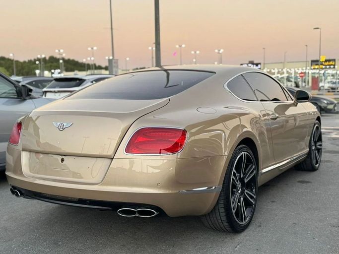 Подержанный Bentley Continental GT II, 4.0 л, 2013 в Шардже от Nour Alnukhba Motors Золотистый цвет. GCC | AUTO.AE