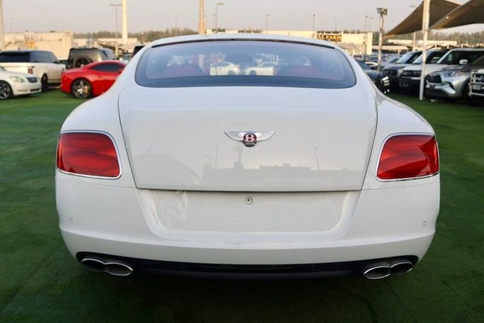 Подержанный Bentley Continental GT II, 4.0 л, 2015 в Шардже от Al Bake Used Cars Белый цвет. GCC | AUTO.AE