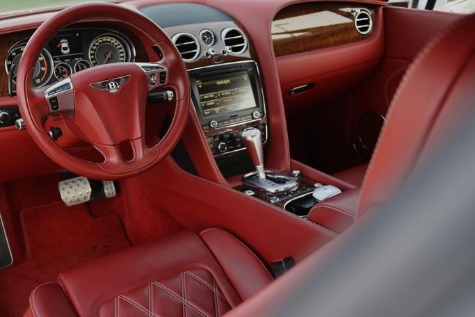 Подержанный Bentley Continental GT II, 4.0 л, 2015 в Шардже от Al Bake Used Cars Белый цвет. GCC | AUTO.AE