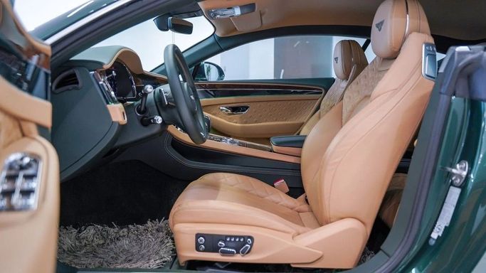 Подержанный Bentley Continental GT III, 4.0 л, 2020 в Шардже от Alsalama Motors Зеленый цвет. GCC | AUTO.AE