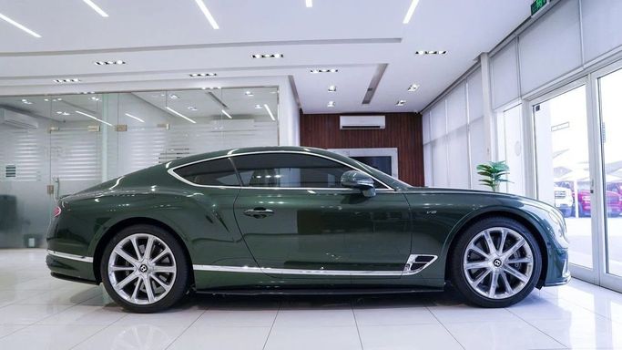 Подержанный Bentley Continental GT III, 4.0 л, 2020 в Шардже от Alsalama Motors Зеленый цвет. GCC | AUTO.AE