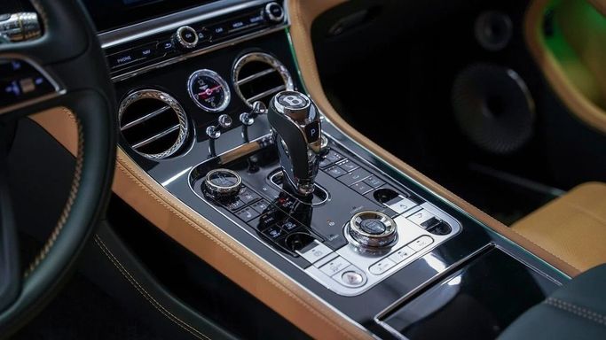 Подержанный Bentley Continental GT III, 4.0 л, 2020 в Шардже от Alsalama Motors Зеленый цвет. GCC | AUTO.AE