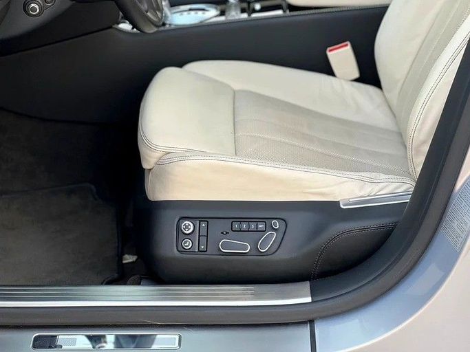 Подержанный Bentley Flying Spur II, 6.0 л, 2013 в Шардже от Al Ahd Used Cars Серебристый цвет. GCC | AUTO.AE