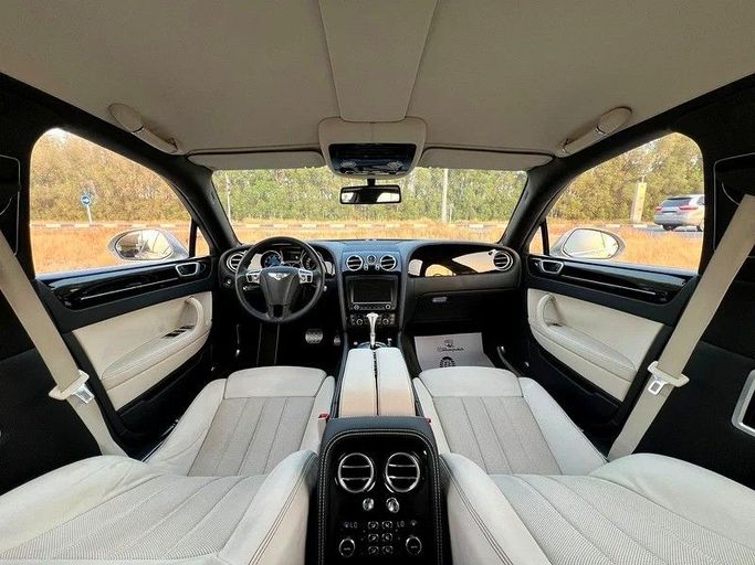 Подержанный Bentley Flying Spur II, 6.0 л, 2013 в Шардже от Al Ahd Used Cars Серебристый цвет. GCC | AUTO.AE